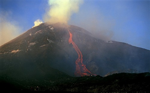 Zafferana Etnea - La sciara di fuoco nella Valle del Bove Zafferana Etnea - La sciara di fuoco nella Valle del Bove