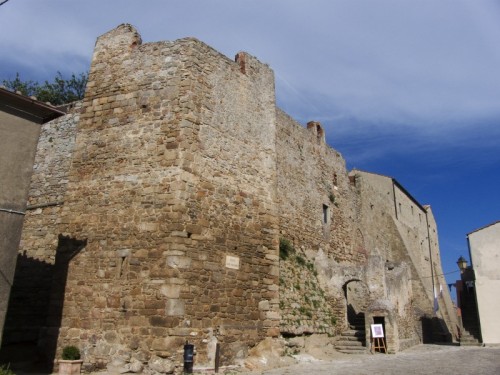 Isola del Giglio - Rocca Aldobrandesca-detta anche- Rocca Pisana Isola del Giglio - Rocca Aldobrandesca-detta anche- Rocca Pisana