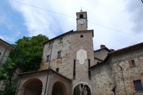 Morsasco - torre d'ingresso al castello Pallavicino