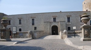 Venosa, ingresso del castello