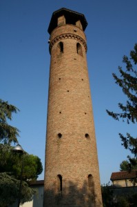 Torre nel centro del Paese