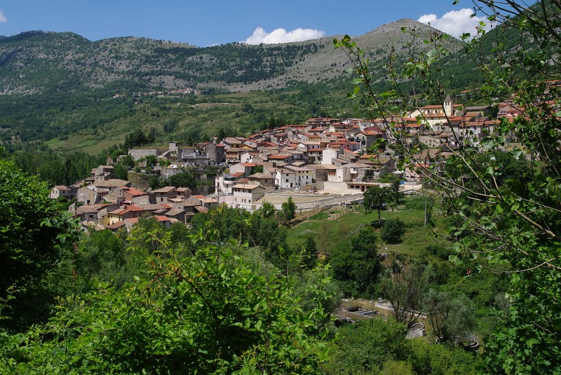 ''Un paese che degrada verso il suo fiume ” il LIRI “'' - Castellafiume