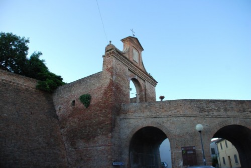 Barchi - uno scorcio diverso della porta Barchi - uno scorcio diverso della porta