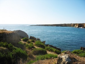 Siracusa golfetto di Punta della Mola (la mola è il basamento, franato da tempo, per la postazione di un grosso cannone a difesa dell’imboccatura del porto