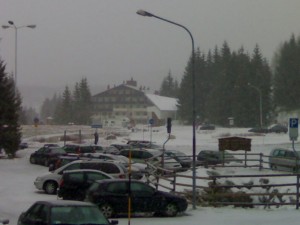 la piazza innevata di Piancavallo