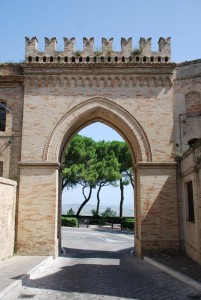 dalla bellissima porta…il Conero