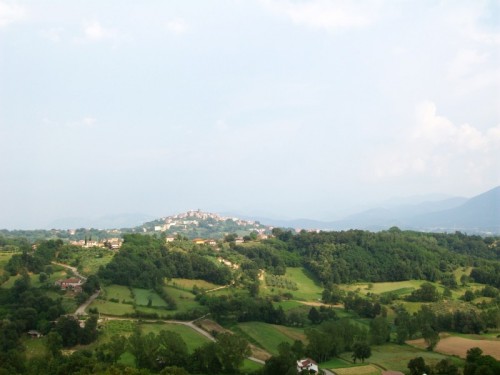 Pofi - panorama di Pofi dalla piazza di Arnara Pofi - panorama di Pofi dalla piazza di Arnara