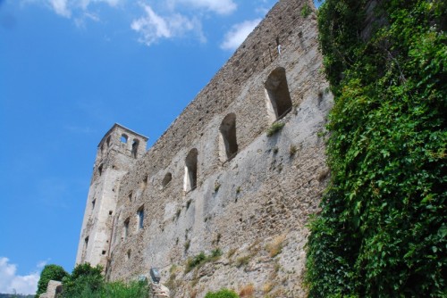 Dolceacqua - Castello dei Doria (particolare mura di cinta)