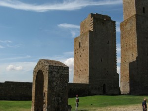 Il piccolo uomo e le torri