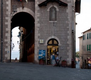 torre con veduta marina