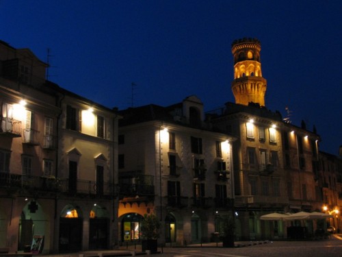 Vercelli - Torre dell'Angelo in notturna Vercelli - Torre dell'Angelo in notturna