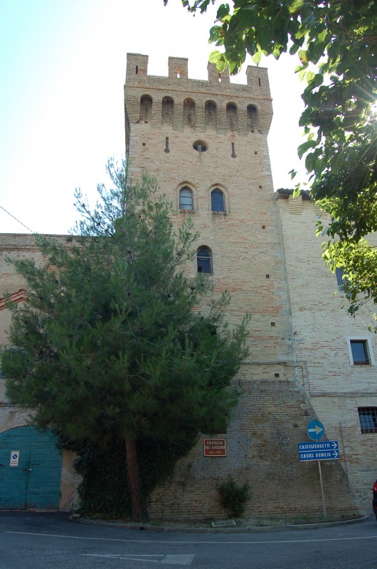 ''Il Castello del Cassero'' - Camerata Picena