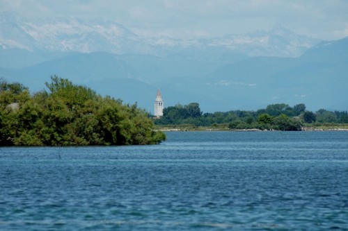 Aquileia - campanile d'aquileia, visto dalla laguna