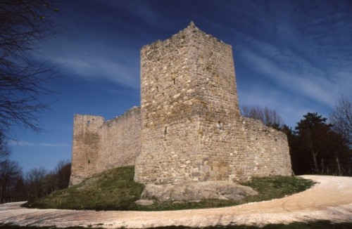 Montemonaco - Le mura castellane