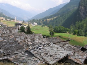 tetti in pietra nel vallone di Bellino