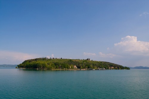 Tuoro sul Trasimeno - Isola Maggiore - Magia immersa nel blu Tuoro sul Trasimeno - Isola Maggiore - Magia immersa nel blu
