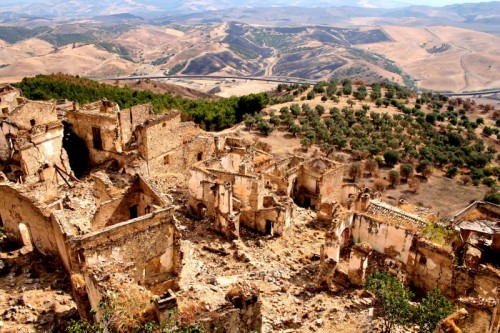 Craco - vista dalla città fantasma Craco - vista dalla città fantasma
