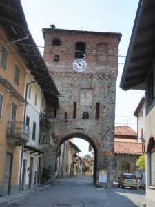 Torre campanaria, già parte dele mura difensive del borgo