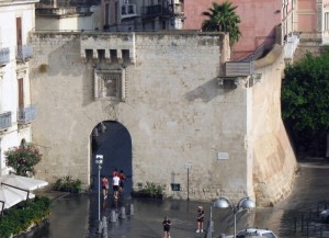 4-Porta marina e l’edicola catalana