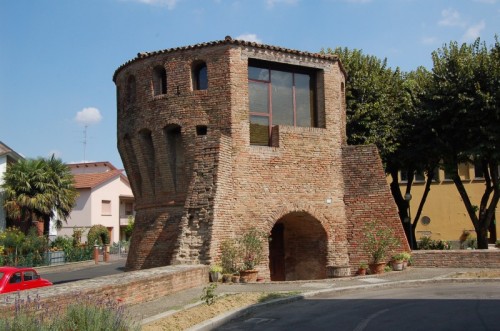 Castel Guelfo di Bologna - Uno dei quattro torrioni rimasti