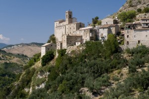 Roccascalegna. Il borgo