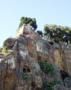 Muraglione sulla roccia