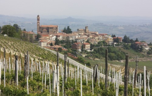 Castiglione Tinella - Castiglione Tinella Castiglione Tinella - Castiglione Tinella