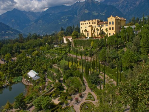 Merano - CASTELLO DI TRAUTTMANSDORFF DALL ALTO ( STRUTTURA DEL PARCO )