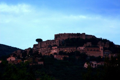 Vicalvi - sera sul castello di Vicalvi Vicalvi - sera sul castello di Vicalvi