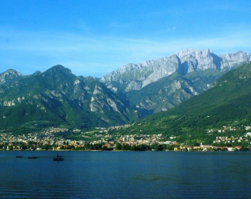 Mandello del Lario - Un paese... verticale Mandello del Lario - Un paese... verticale