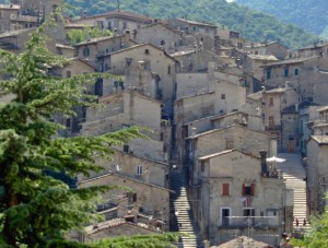 Tra i monti ed il lago… “il borgo”