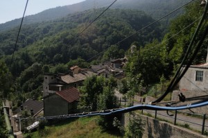 Tra i cavi elettrici