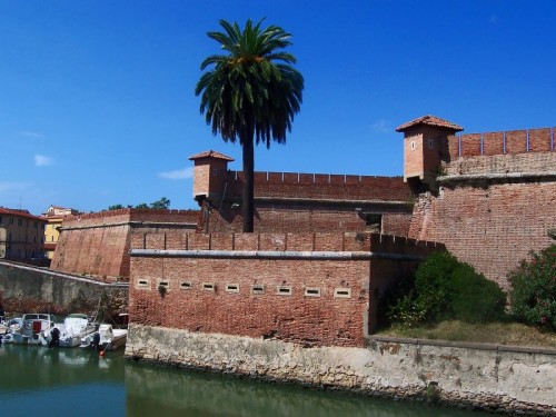 Livorno - Fortezza Nuova. Non lontano da questo fosso la grande beffa delle teste di Modì.