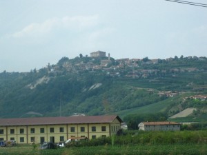 Il Castello di Guarene dall’autostrada A33