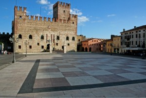 La piazza e il castello