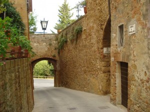 Porta al Murello per entrare nella città ideale .