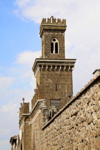 Castel Sant'Elia - Mura e torre sulla porta di ingresso del borgo antico