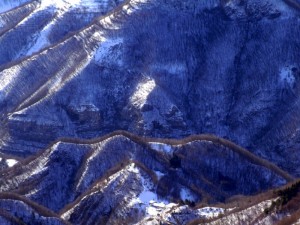 Contrada Zanconati tra le pieghe della montagna