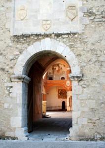 la porta di ingresso al castello