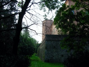 le mura del castello di Spezzano