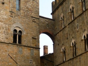 Archi e torri a Volterra