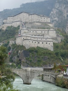 Il ponte sotto il forte…..