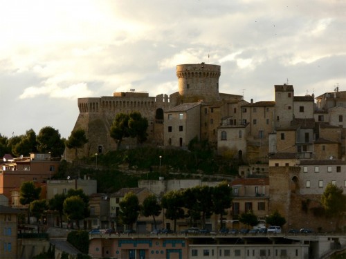 Acquaviva Picena - Veduta della fortezza e del paese