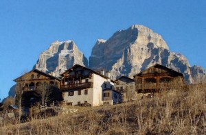 il monte Pelmo e i tabià zoldani