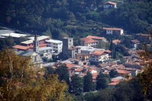 Asso - Veduta con torrione