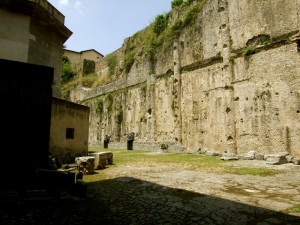 Mura romane al di sotto del Tempio della Fortuna Primigenia