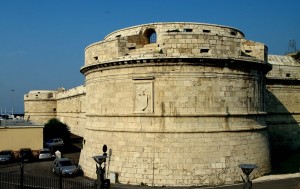 Uno dei torrioni del forte Michelangelo