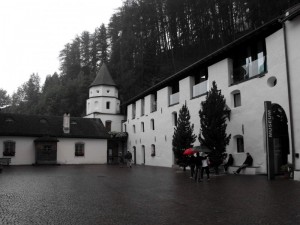 Cortile interno del Castel Coira.