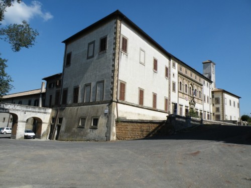 Oriolo Romano - Veduta larga di palazzo Altieri Oriolo Romano - Veduta larga di palazzo Altieri