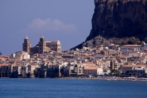 il duomo spicca sulla città